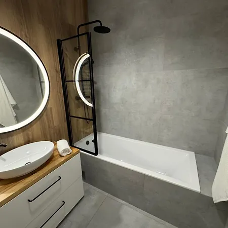 Familijny Na Nadmorskim Dworze W Brzeźnie *